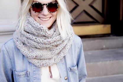 Après-Ski Cable Infinity Scarf