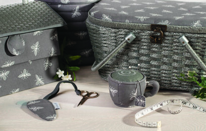 Hobbygift Grey Bees Scissors in Case