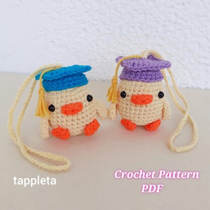 Graduation duckling crochet pattern