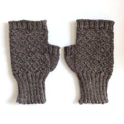 Finely Knit Diamond Mitts