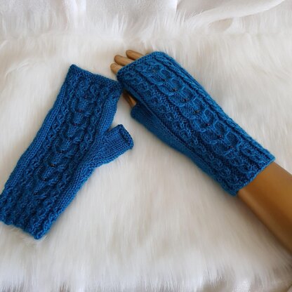 Cables and Beads Mittens