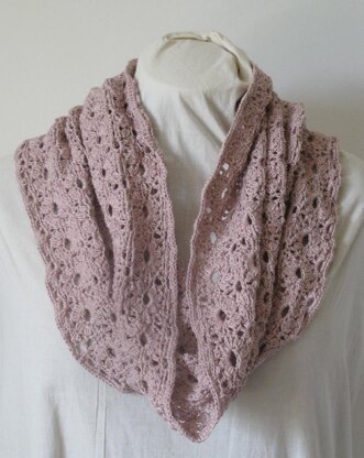 Crochet Flower Lace Cowl