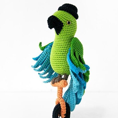 Carlo the amigurumi parrot