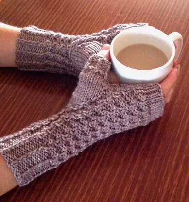 Araluen Fingerless Mitts