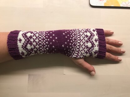 snow storm wrist warmers - berry & snow