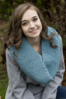 Groovin’ Cowl in Cascade 220 Superwash Aran - A208 - Downloadable PDF