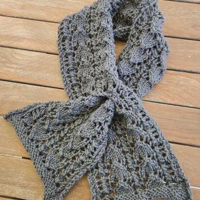 Nature – lacy keyhole neck scarf