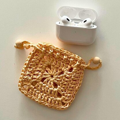 Raffia Airpods case