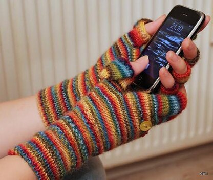 Smartphone friendly mitts