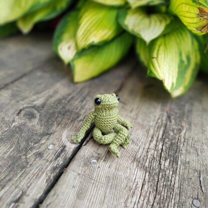 Crochet Mini Frog: Crochet pattern