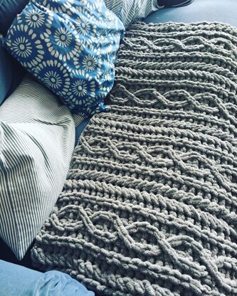 Repeating Rope Cable-Knit Blanket