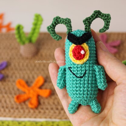 Mini Evil One-Eyed Alien Amigurumi Crochet Pattern – Fanart Inspired (PDF)