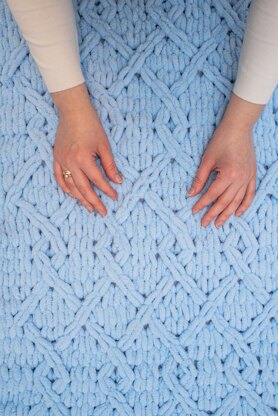 Intertwined Rhomb Blanket Pattern