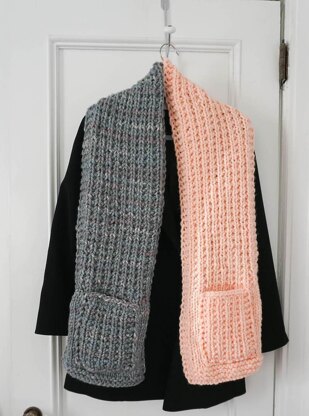 Color Blocked Pocket Scarf