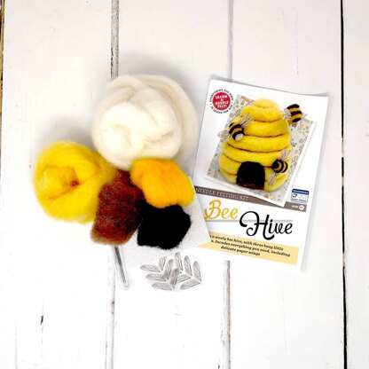 The Crafty Kit Company Bee Hive Needle Felting Kit - 190 x 290 x 94mm