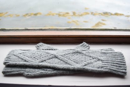 Doric Fingerless Mittens