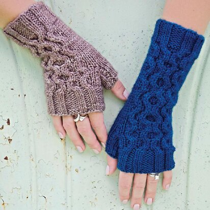 Ripple Effect Fingerless Glove Pattern - knitting pattern