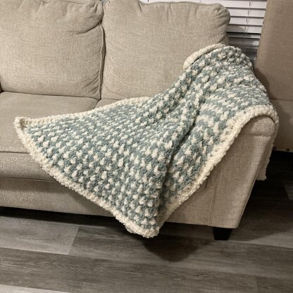 Quick and Easy Fluffy Throw Blanket