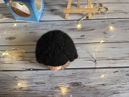 Claudia Winkleman Chocolate Orange Cover Knitting Pattern