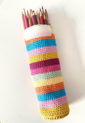 Standing pencil case