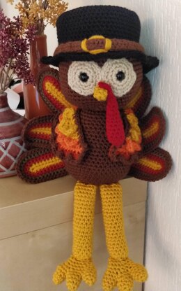 Thanksgiving Turkey with Pilgrim Hat Crochet Amigurumi