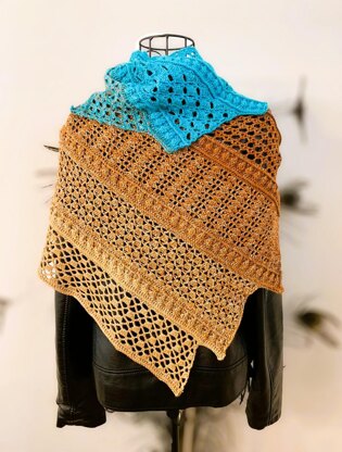 Triangular Scarf "Nesaia"