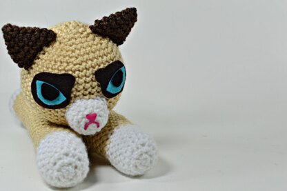 Grumpy "Flat" Cat Amigurumi