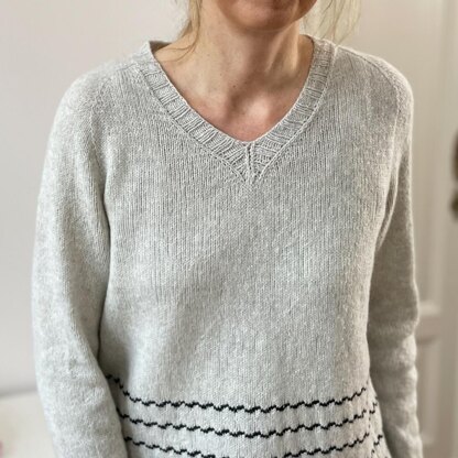 Ripple Stripes V-neck