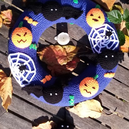 Crochet halloween wreath and bunting