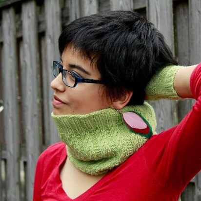 Graceful Vines Cable Cowl