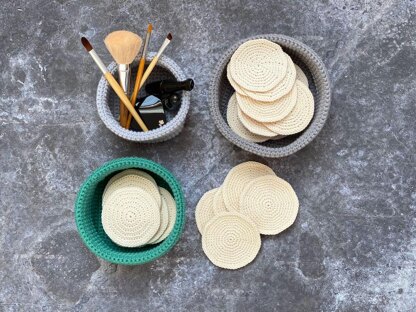 Make-up pads and pots