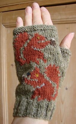 Red Squirrel fingerless mitts