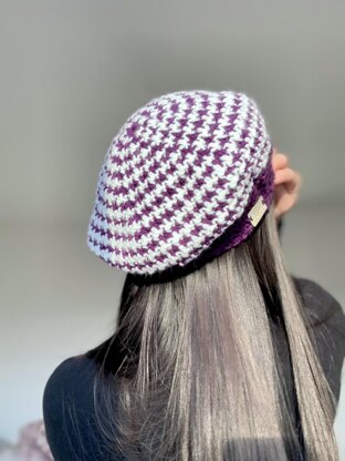 Classy Houndstooth Beret