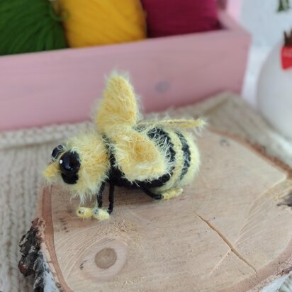 Bee knitting pattern. Bee toy knitting patterns