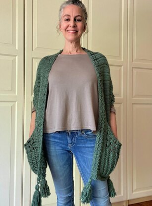 Easy Crochet Pocket Shawl Pattern: Easy Pleases-Me Pocket Shawl