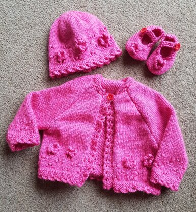 Baby cardigan, hat and shoes