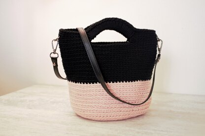 Sweet and Simple Crochet Handbag