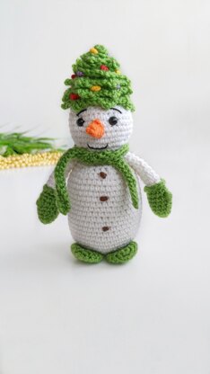 Crochet snowman in a Christmas tree hat amigurumi pattern