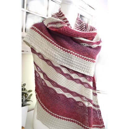 OGE Knitwear Designs P218 Pennon Shawl PDF