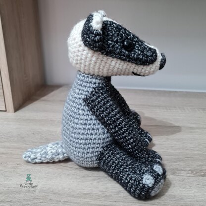 Barrold the Badger - UK Terminology - Amigurumi