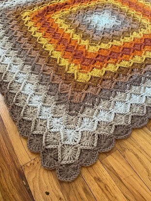 Neutral Bavarian Throw