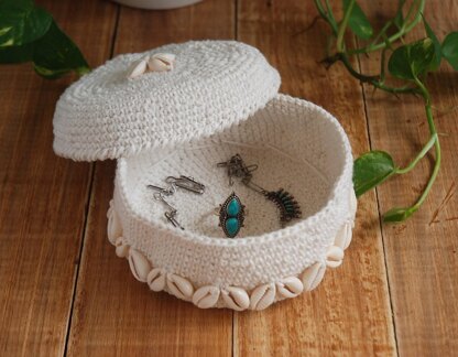 Crochet Cowrie Box