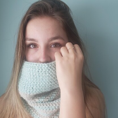 Cloudy crochet cowl