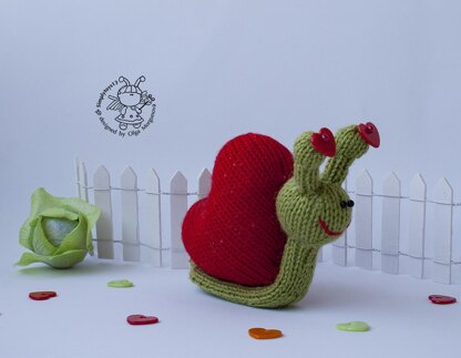 Snail heart amigurumi