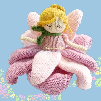 Magnolia in knitting. Amigurumi Knits.