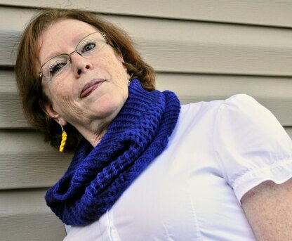 Eyelet Cowl