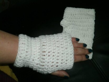 Fingerless Gloves with Anatomical Thumb