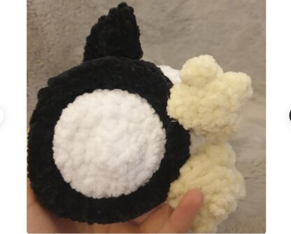 Crochet mummy and baby penguin with egg