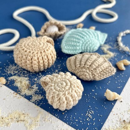 Seashell crochet pattern Amigurumi shell keychain and bag charm