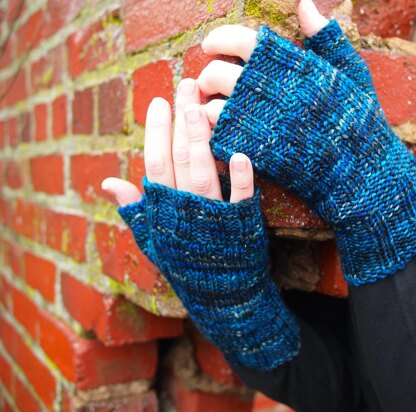 Travelling To Infinity Mitts